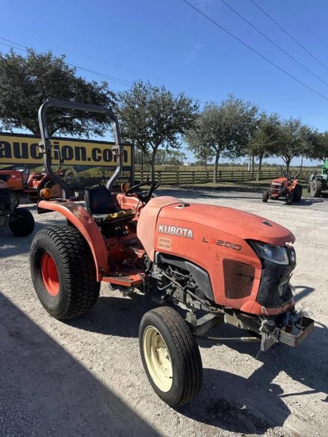 Image of Kubota L3200 equipment image 4