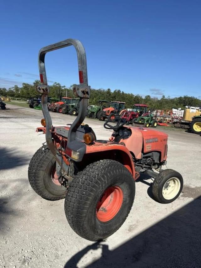 Image of Kubota L3200 equipment image 3