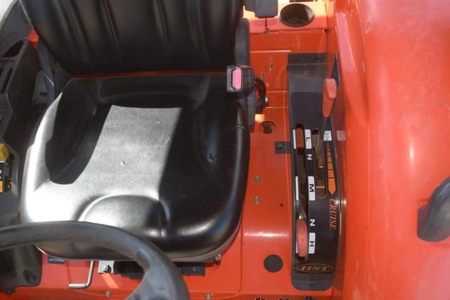 Image of Kubota L3240 equipment image 4
