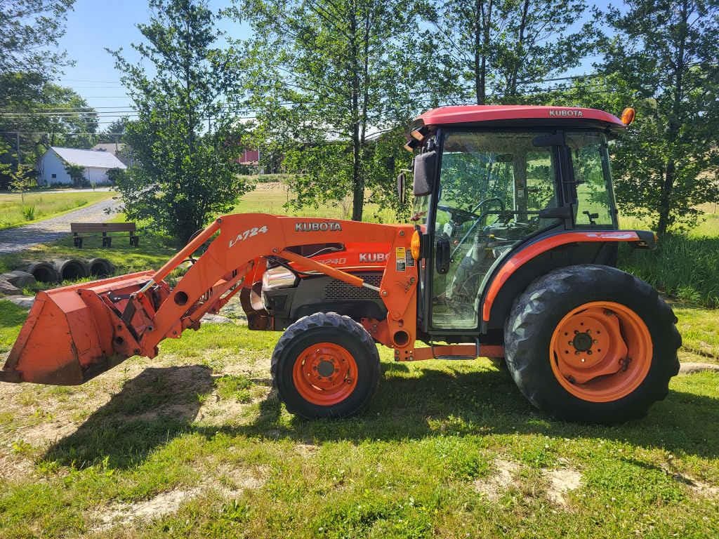 Main image Kubota L3240