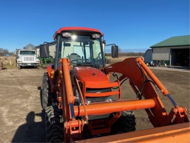 Image of Kubota L3240 equipment image 3