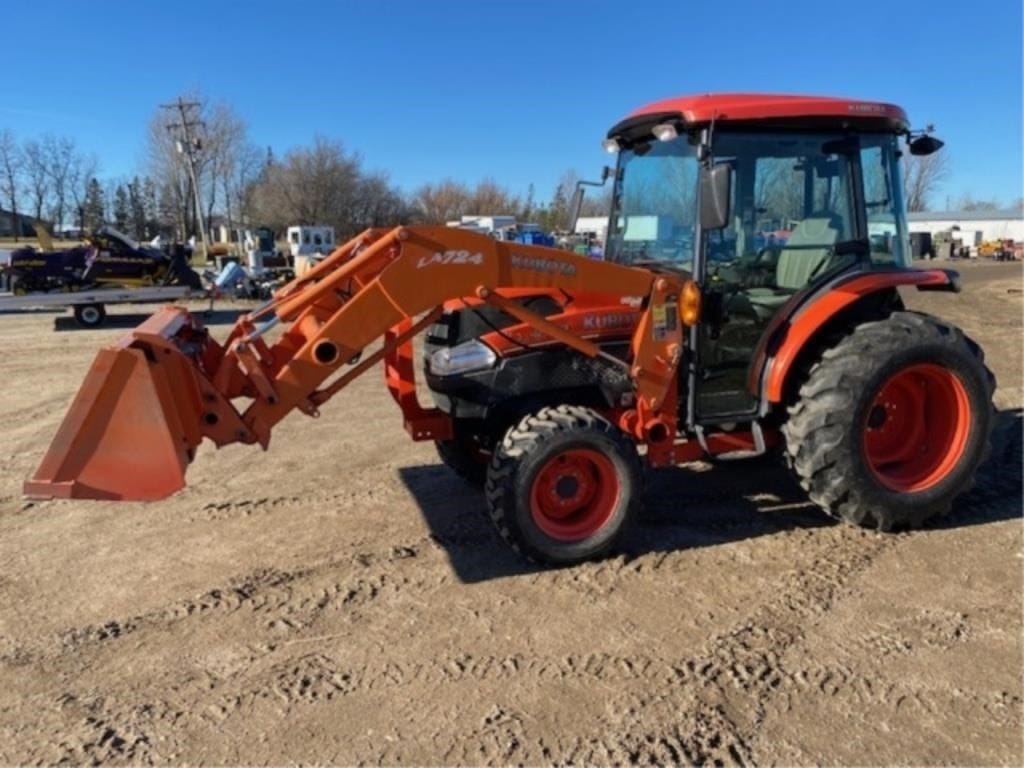 Kubota L3240 Equipment Image0