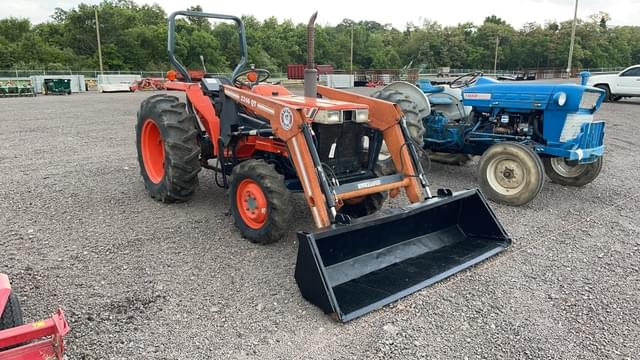 Image of Kubota L3250 equipment image 2