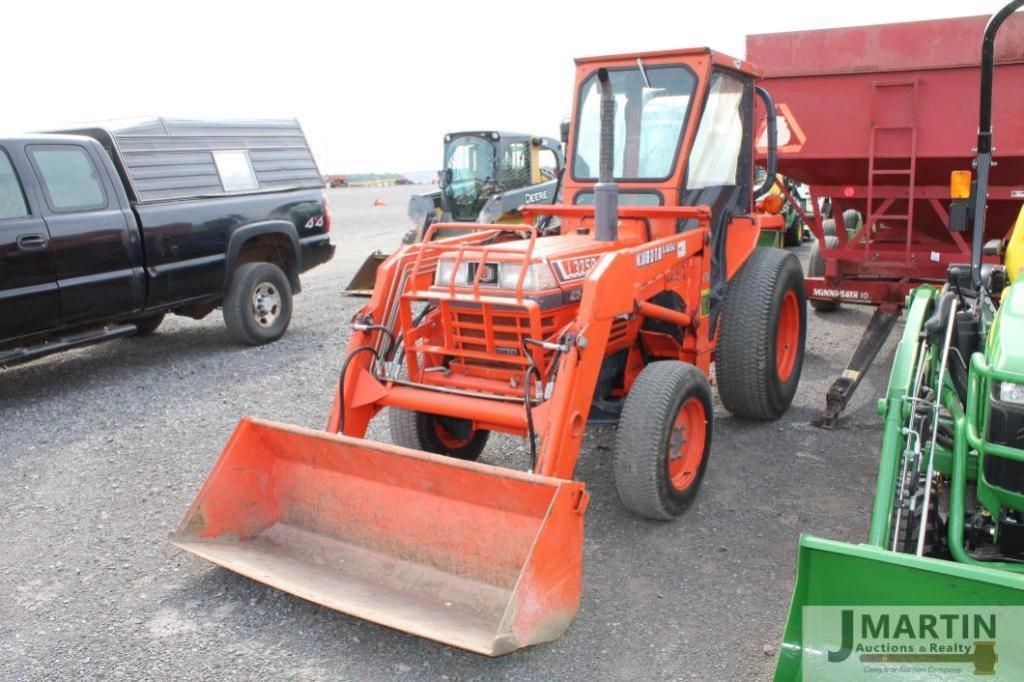 Image of Kubota L3250 Primary image