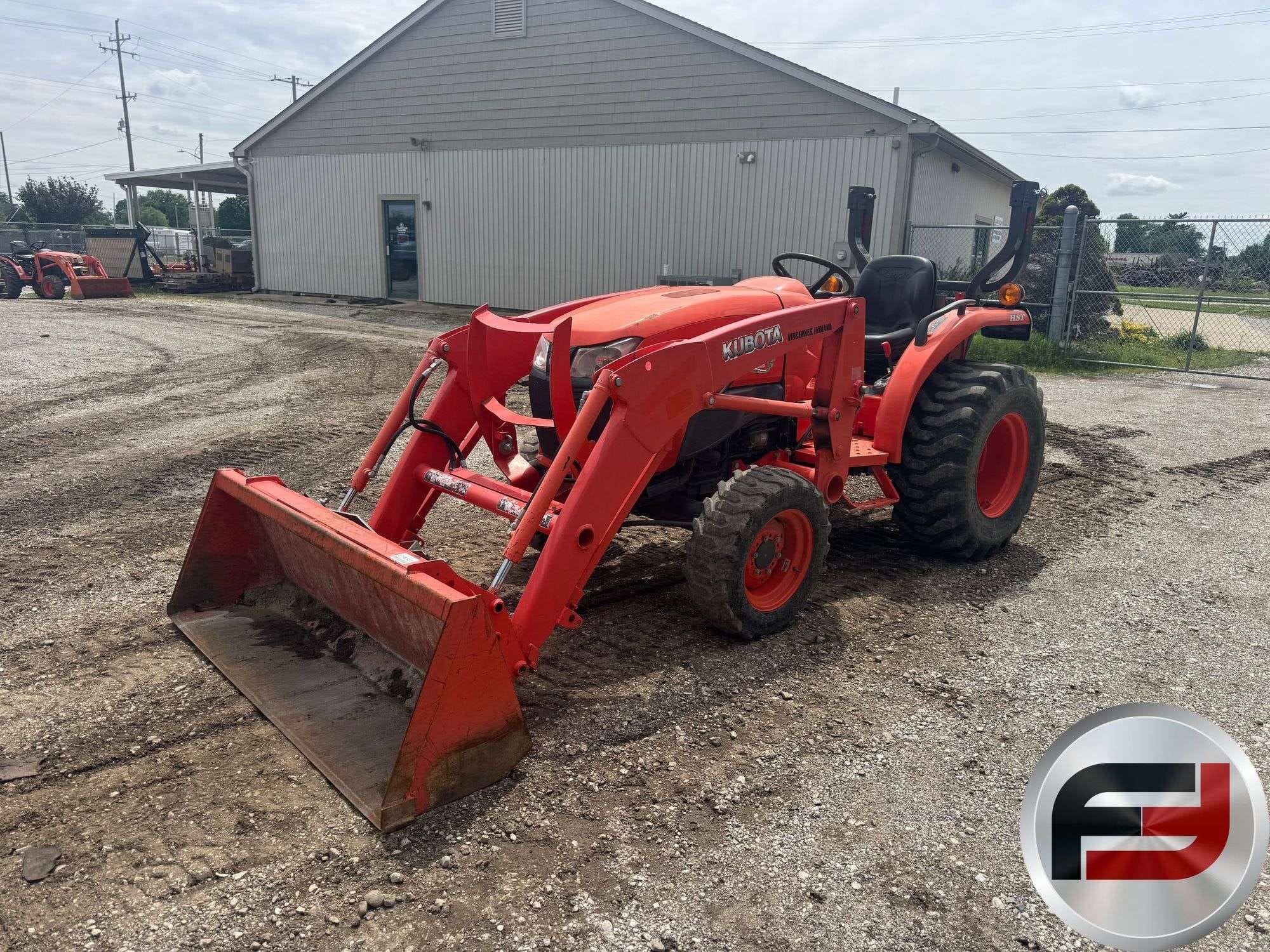 Kubota L3301 Equipment Image0