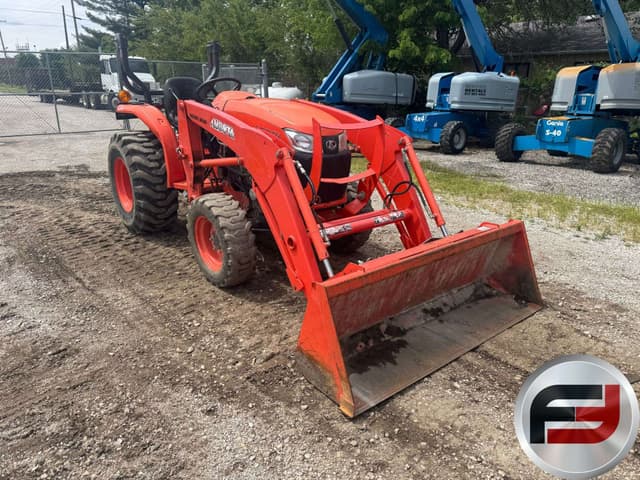 Image of Kubota L3301 equipment image 2