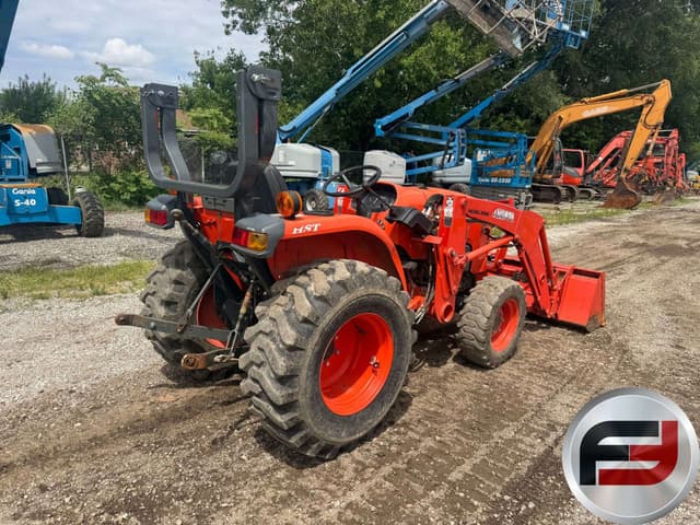 Image of Kubota L3301 equipment image 4