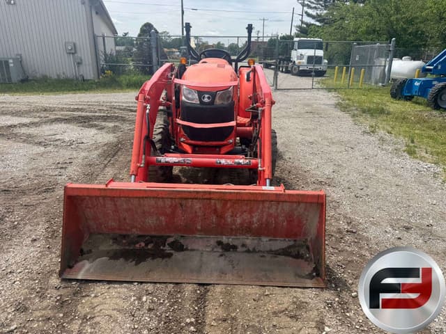 Image of Kubota L3301 equipment image 1