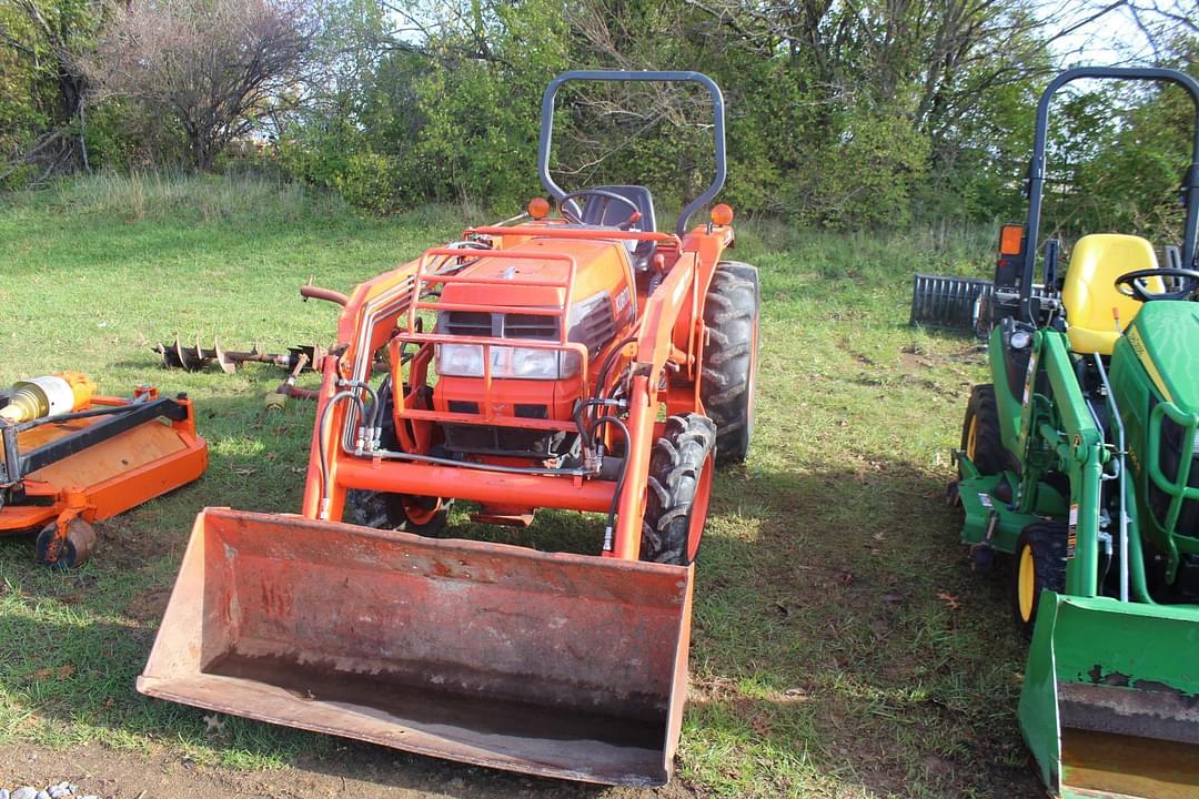 Image of Kubota L3300 Primary image