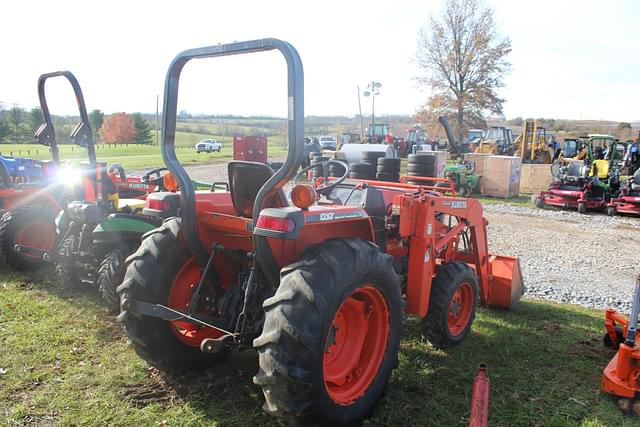 Image of Kubota L3300 equipment image 4