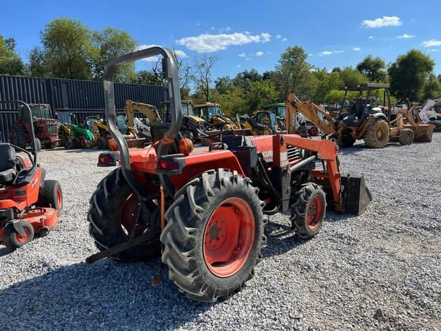 Image of Kubota L3300 equipment image 4