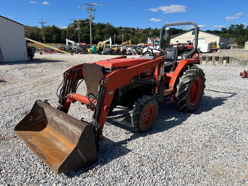 Image of Kubota L3300 Primary image