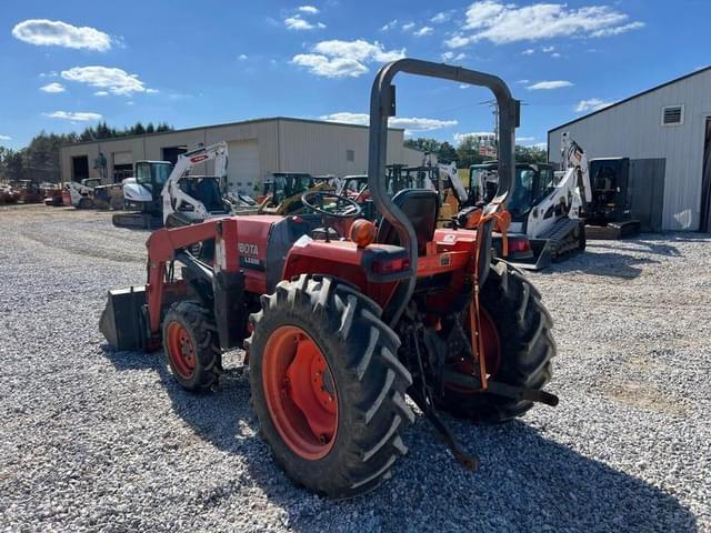 Image of Kubota L3300 equipment image 2