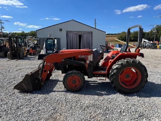 Image of Kubota L3300 equipment image 1