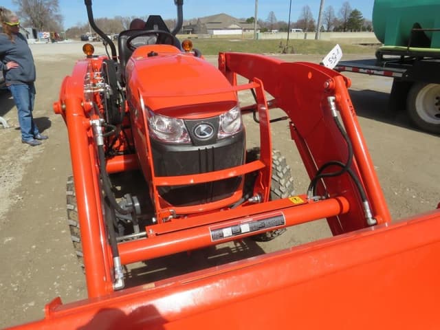 Image of Kubota L3301 equipment image 3