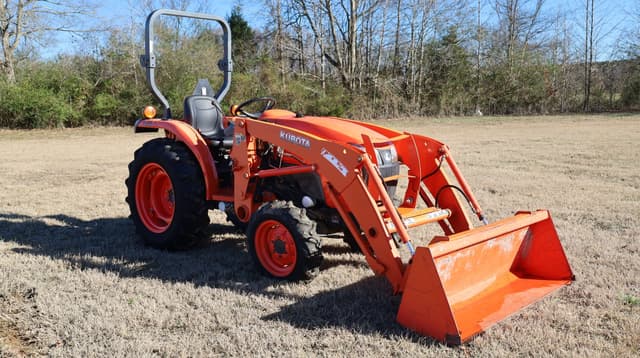 Image of Kubota L3301 equipment image 2