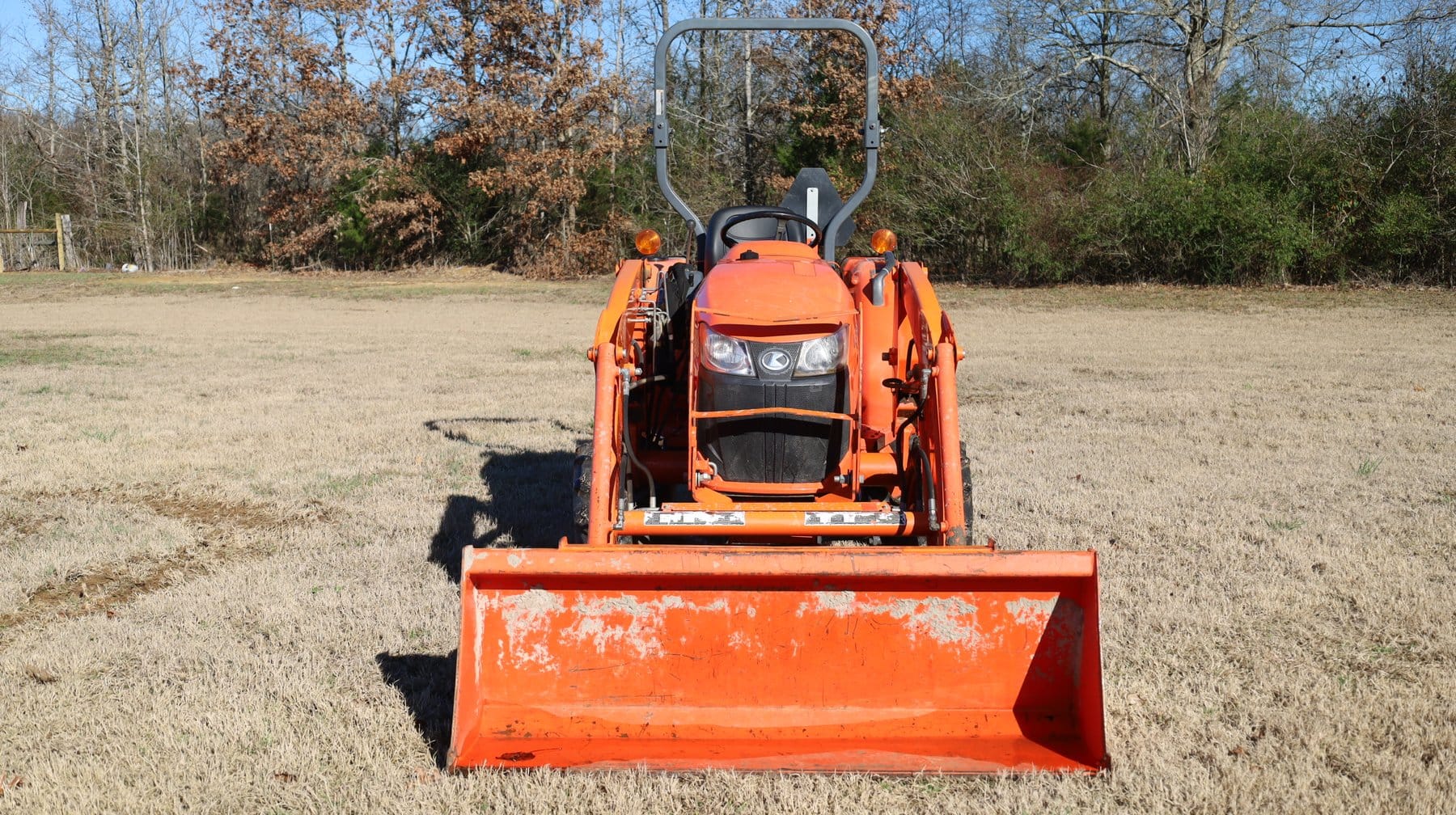 Kubota L3301 Equipment Image0