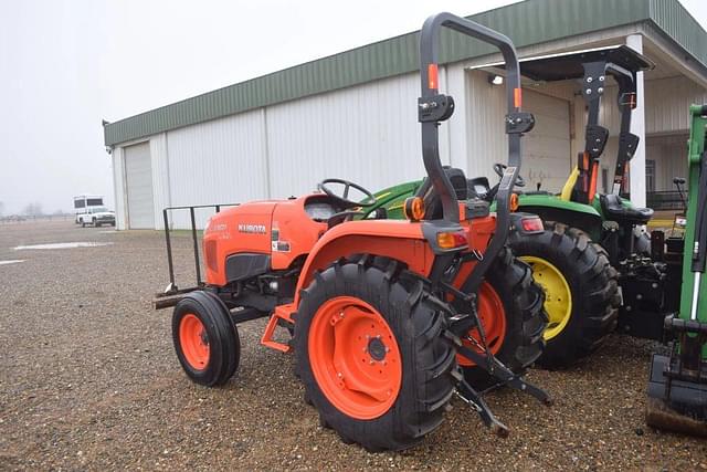 Image of Kubota L3301 equipment image 1