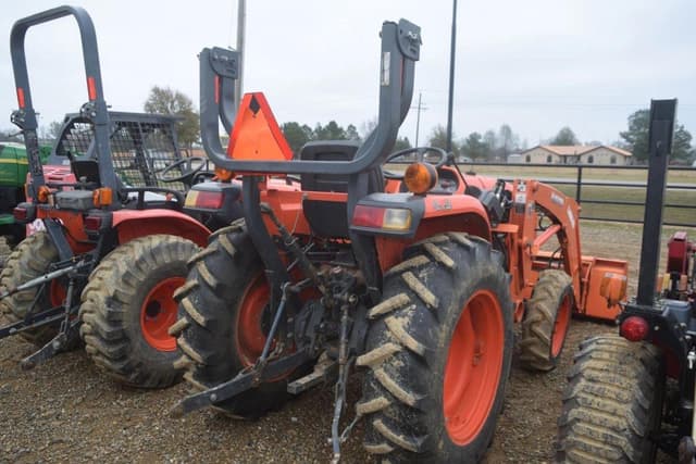 Image of Kubota L3301 equipment image 2