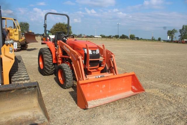 Image of Kubota L3301 equipment image 2