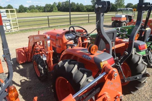 Image of Kubota L3301 equipment image 1