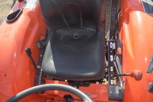 Image of Kubota L3301 equipment image 4