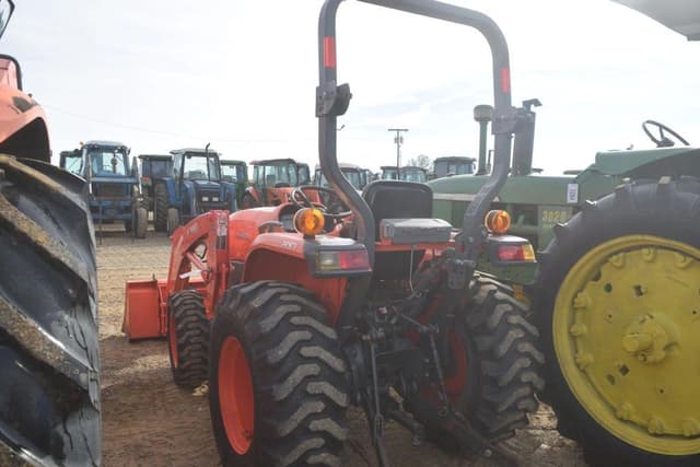 Image of Kubota L3301 equipment image 2