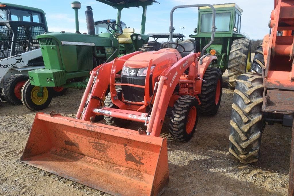 Image of Kubota L3301 Primary image