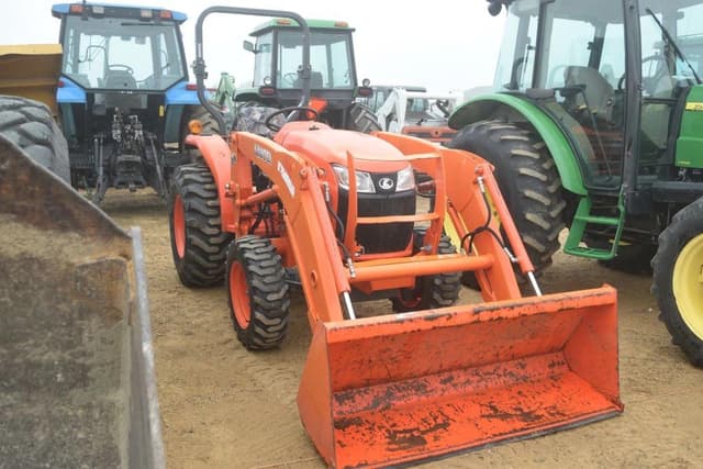 Image of Kubota L3301 equipment image 3