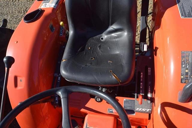 Image of Kubota L3301 equipment image 4