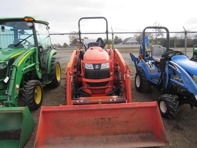 Image of Kubota L3301 equipment image 3