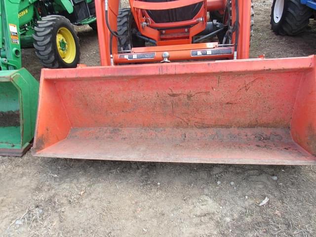 Image of Kubota L3301 equipment image 4