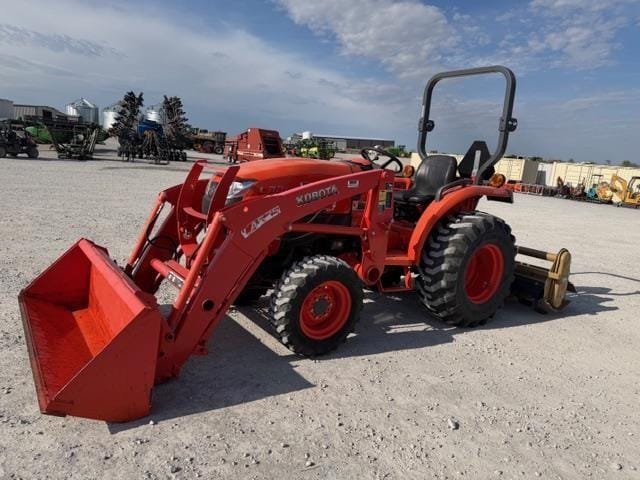 Kubota L3301 Equipment Image0