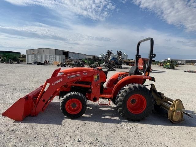 Image of Kubota L3301 equipment image 1