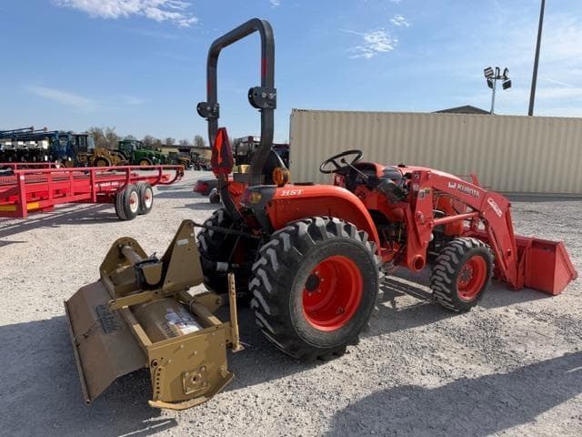 Image of Kubota L3301 equipment image 4