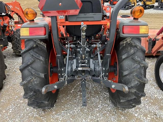 Image of Kubota L3301 equipment image 4