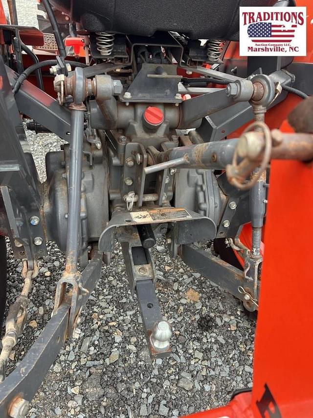 Image of Kubota L3301 equipment image 4