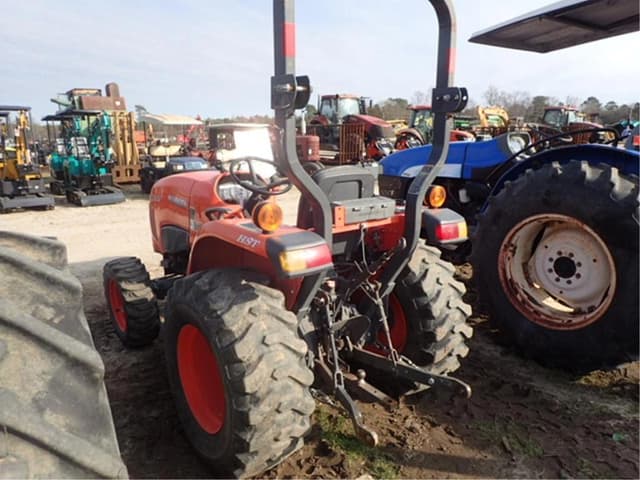 Image of Kubota L3301HST equipment image 4