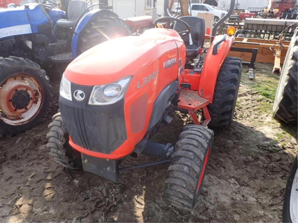 Kubota L3301HST Equipment Image0