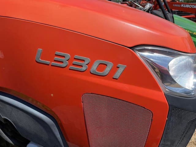 Image of Kubota L3301 equipment image 2