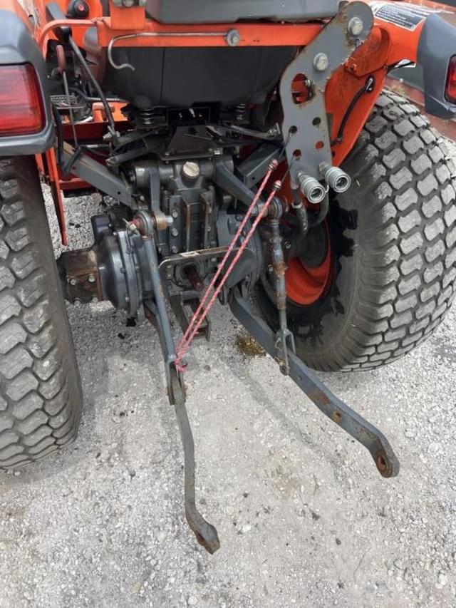 Image of Kubota L3301 equipment image 2