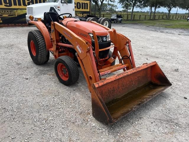 Image of Kubota L3301 equipment image 4