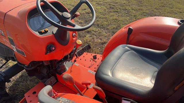 Image of Kubota L3301 equipment image 4