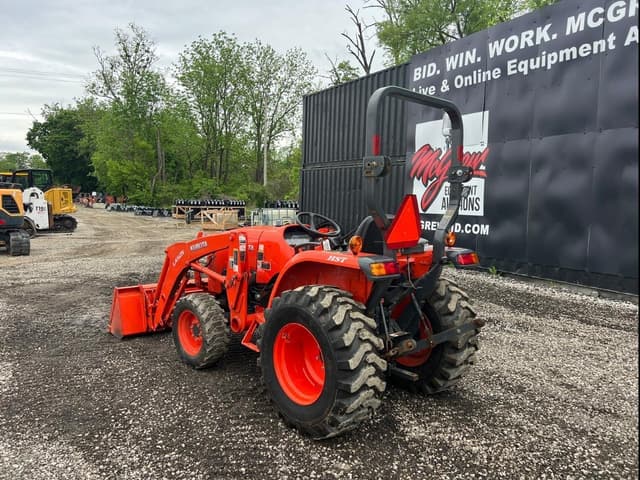 Image of Kubota L3301D equipment image 3