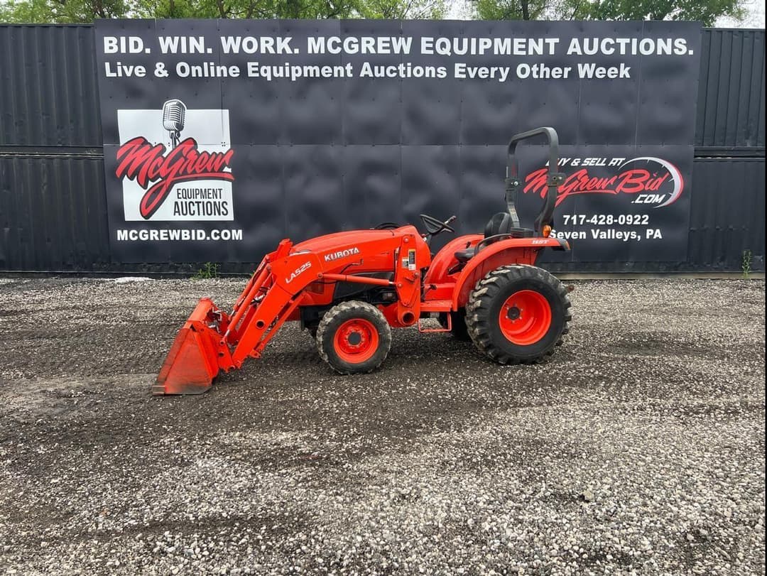 Image of Kubota L3301D Primary image