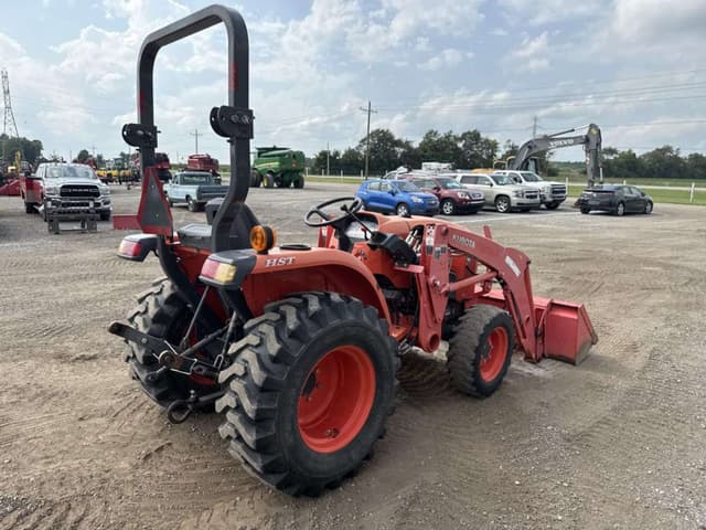 Image of Kubota L3301D equipment image 2