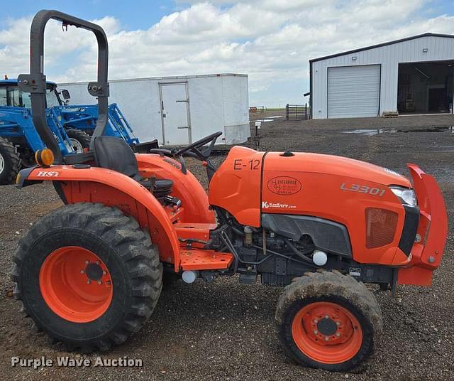 Image of Kubota L3301D equipment image 3