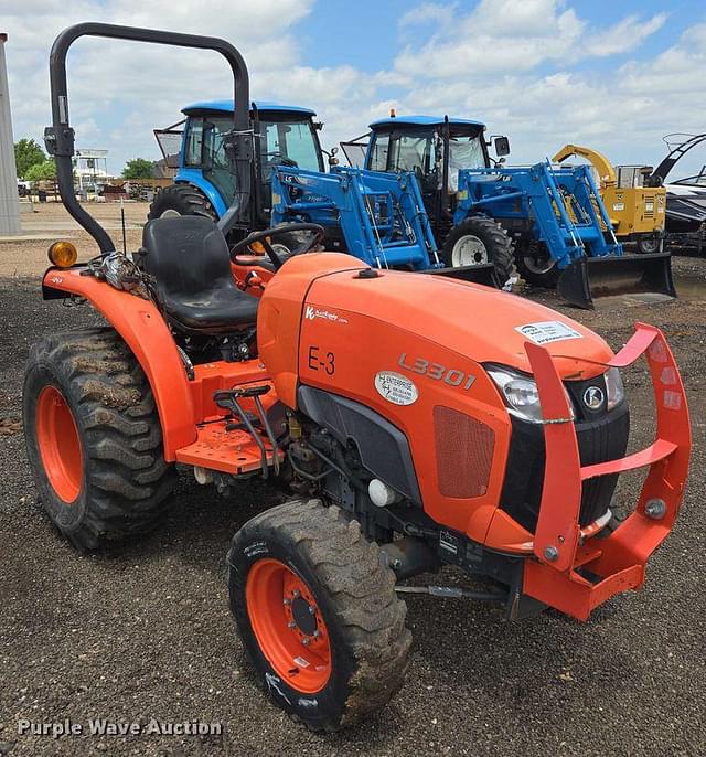 Image of Kubota L3301D equipment image 2