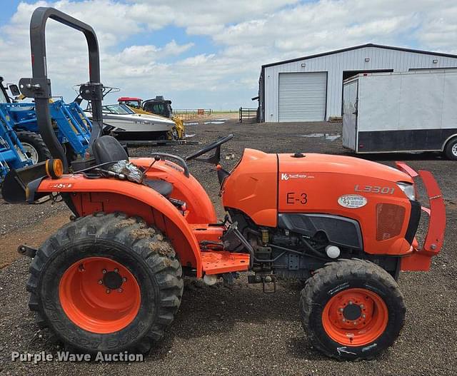 Image of Kubota L3301D equipment image 3