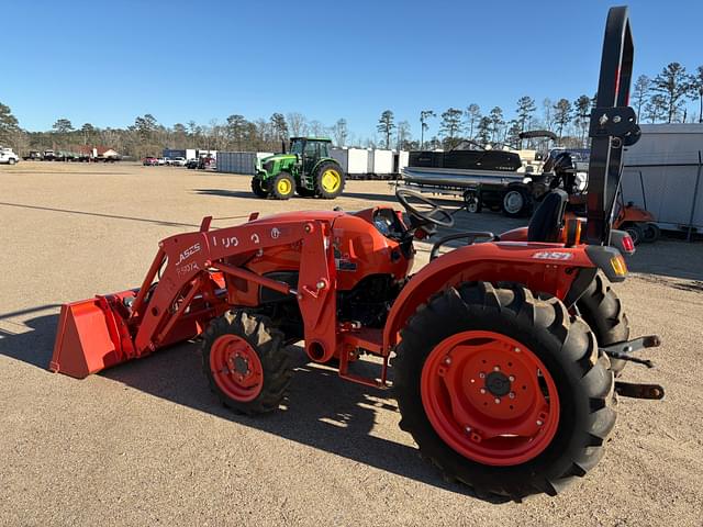 Image of Kubota L3301D equipment image 1